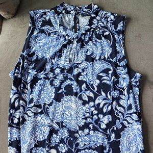 Tommy Hilfiger sleeveless keyhole navy blue white paisley blouse top, size L